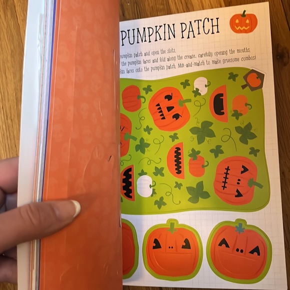 New Halloween Window Stickies and decorations book with activities for kids - Picture 9 of 16